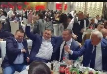 Dodik na Palama uz pjesmu Halida Bešlića proslavio pobjedu na izborima